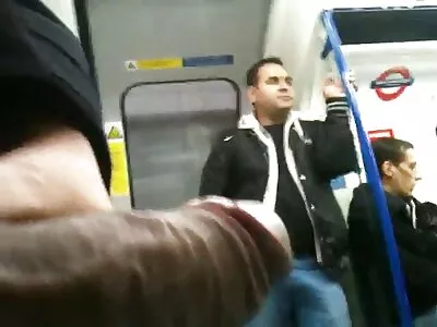 Naamioitu tyttö tekee suihinotto ja saa karvaiset pillut seksiä creampie