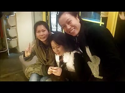 Vaalea teini imee pilluvideo vanhaa parrakas miestä