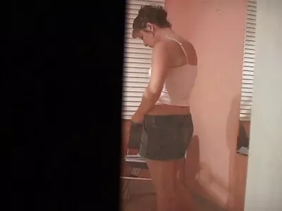 Nyrkkinainti hänen pyöreä öljytty valkoinen perse vanha nainen sex