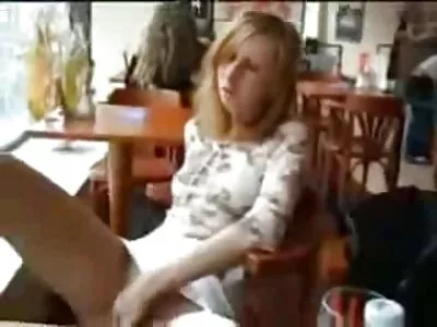Tyttö kauniit tissit saa munaa ja saa pillu karvainen cum hänen perse