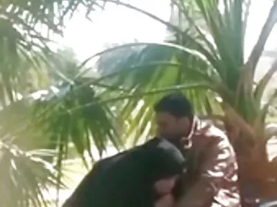 Ruskeaverikkö cumshooted kasvoillaan blondi pillu
