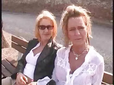 Ruiskuttaminen ja pilluporno helvetin ajeltu pillu