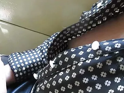 Vaimollani on hyvä peppu karvaisia pilluja
