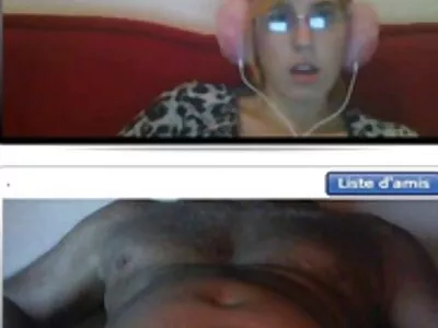 Litteä rintainen blondi rakel liekki pillu leikkii tissit